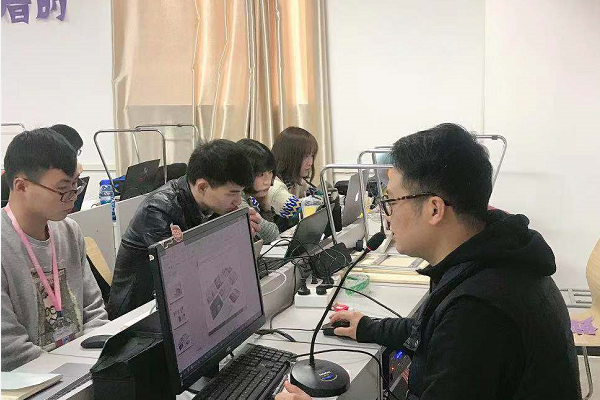 ui設(shè)計培訓(xùn)機構(gòu)的學(xué)生是怎么學(xué)習(xí)的？