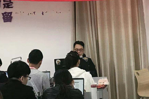 UI設(shè)計培訓(xùn)機構(gòu)的學(xué)生是怎樣學(xué)習(xí)的